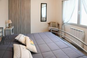 a bedroom with a large bed and a balcony at Gîte Maison de pêcheur in Le Crotoy