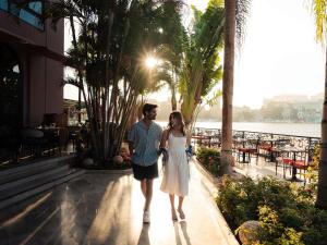 a man and a woman walking down a walkway at Sofitel Cairo Nile El Gezirah in Cairo