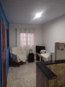 a room with a room with two beds and a tv at Chalé de família in Mangaratiba