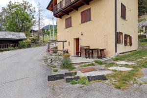 a house with a table next to a street at Petit Logement Cerise L'écrin d'Ari in Cerise