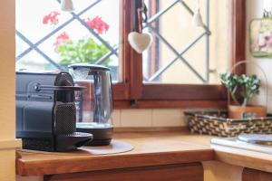 a kitchen counter with a blender on a counter top at Petit Logement Cerise L'écrin d'Ari in Cerise