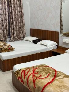 two beds in a room with at RADHA DEVI GUEST HOUSe in Juliāsar