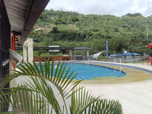a swimming pool in the middle of a resort at Hotel campestre terrazas y sol in La Vega