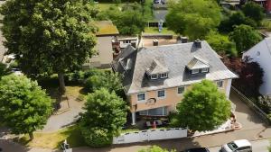 an overhead view of a house with a roof at Ferienwohnung Daun in Daun