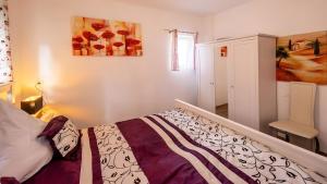 a bedroom with a bed and a painting on the wall at Ferienwohnung Vulkaneifel in Daun