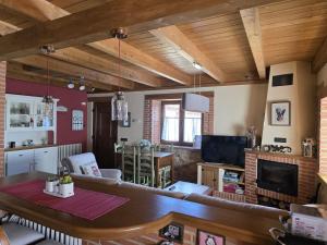 a living room with a couch and a table at Las Fonderas in Cuadros