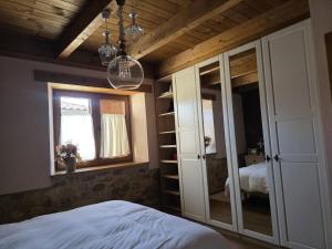 a bedroom with a bed and a window at Las Fonderas in Cuadros