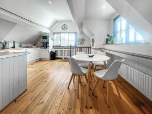 a kitchen with a table and chairs in a room at The Flat The Farm in Godstone