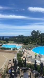 a group of people sitting in chairs in front of a pool at Cocon dans le village cap esterel in Saint-Raphaël