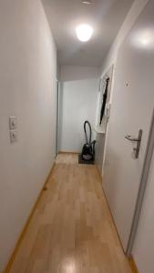 a hallway with white walls and a wooden floor at Charmantes Studio in Solothurn