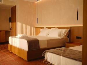Ліжко або ліжка в номері Greg Hotel +65 фото