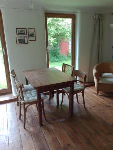 a dining room with a wooden table and chairs at Ferienhaus Lehmhaus in Häven