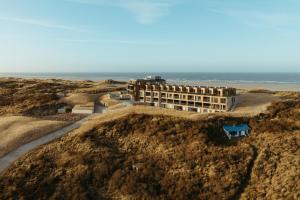 an aerial view of a building on the beach at Elements Terschelling by Dutchen in Midsland