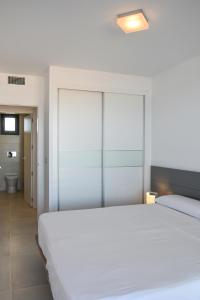Posteľ alebo postele v izbe v ubytovaní Infinity View by Mar Holidays - Arenales del Sol