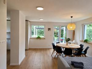 a dining room and living room with a table and chairs at Lake House Szteklin in Szteklin