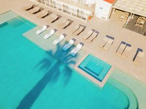 an overhead view of a pool with chairs and a swimming pool at Marilena Hotel in Amoudara Herakliou