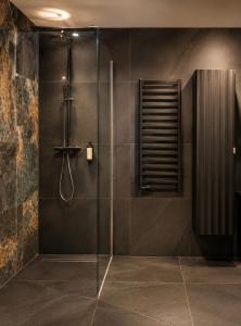 a bathroom with a shower with a glass door at Apartament Contra II in Wodzisław Śląski +8 photos