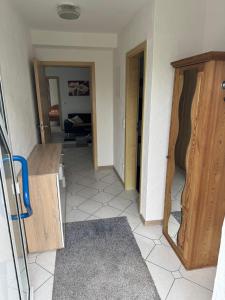 a room with a hallway with a door and a room with a room at Anjas Ferienwohnung Buchenrod in Flieden