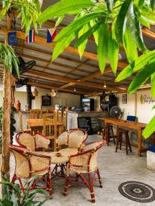 a group of chairs and a table in a room at Dreamy Hostel Arugambay in Arugam Bay