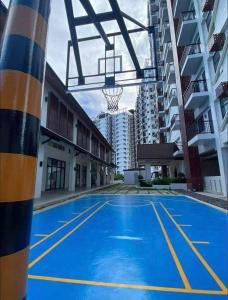 an empty basketball court with a basketball hoop at The JOYful Stay in Mactan Island