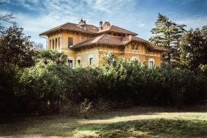 a large house on top of a hill at Villa Guelpa in Lessona