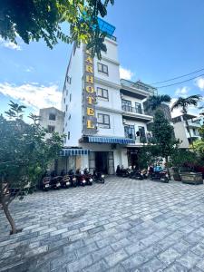 a hotel with motorcycles parked in front of it at Khách sạn SOLAR HOTEL in Phúc Trì