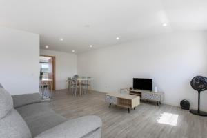 a living room with a couch and a tv at Casa "O Chafariz" in Amoreira