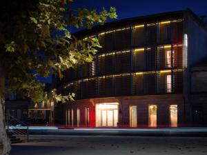 a building at night with lights on at Mercure Libourne Saint Emilion in Libourne