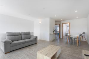 a living room with a couch and a table at Casa "O Chafariz" in Amoreira