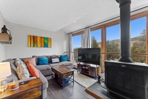 a living room with a couch and a fireplace at Decatur #1797 in Keystone