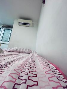 a bedroom with a pink and white bed in a room at MK VALeNCIA in Valencia