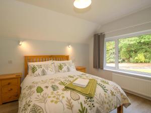 a bedroom with a bed and a window at Westington Hall in Leominster
