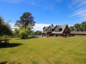 a large house on a grassy field at Westington Hall in Leominster