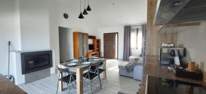a kitchen and living room with a table and a fireplace at Lar do Cacheiro in Meaño +39 photos