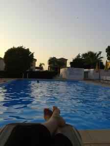 Bazén v ubytování Sunset Garden Villa nebo v jeho okolí