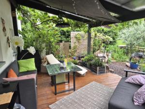 a living room with a couch and a table at Ferienwohnung Meise in Sundern