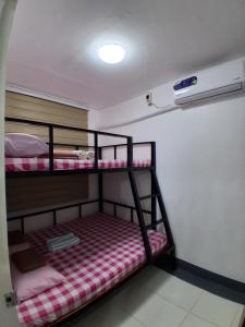 a bedroom with two bunk beds in a room at Sorelle Bella Vita in Manolo Fortich