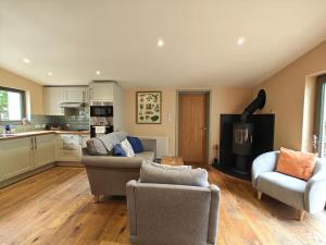 a living room with a couch and chairs and a kitchen at 3 Bed in Lambourn oc-w42717 in Lambourn