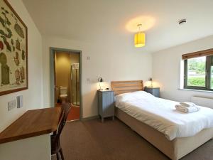 a bedroom with a bed and a desk and a table at 3 Bed in Lambourn oc-w42717 in Lambourn