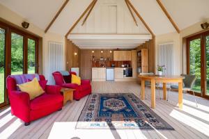 a living room with two red chairs and a table at 1 Bed in Lambourn oc-b42716 in Lambourn