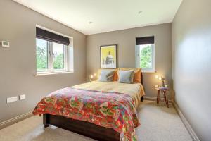 a bedroom with a bed and two windows at 2 Bed in Devizes oc-t43754 in Bulkington