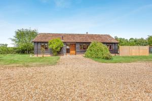 a house with a gravel driveway in front of it at 2 Bed in Devizes oc-t43754 in Bulkington