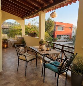 a patio with a table and chairs on a balcony at Marsia House in Vathí