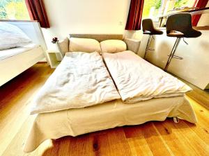 a large bed in a bedroom with a wooden floor at Auszeit im Grünen in Gailitz