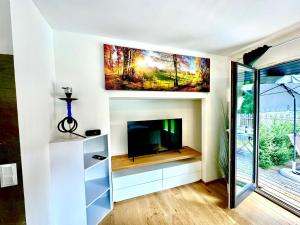 a living room with a tv on a wall at Auszeit im Grünen in Gailitz