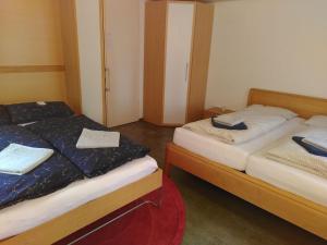 two beds in a small room with towels on them at Gästewohnung am Sternberg in Gomadingen