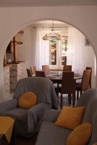 a living room with a table and a couch and a dining room at Willa u Basi in Miłków