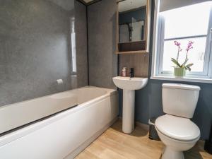 a bathroom with a toilet and a sink and a bath tub at Cedar Lodge 3 Bedrooms in Northwich +66 photos