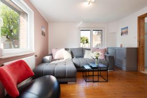 a living room with a couch and a table at Siestalodge 1 in Pelzerhaken