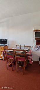 a room with a table and chairs and a bed at L'Ancien Temps in Ustou